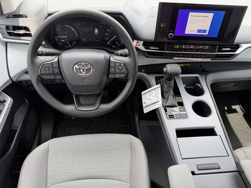 New 2026 Toyota Sienna LE FWD image 10