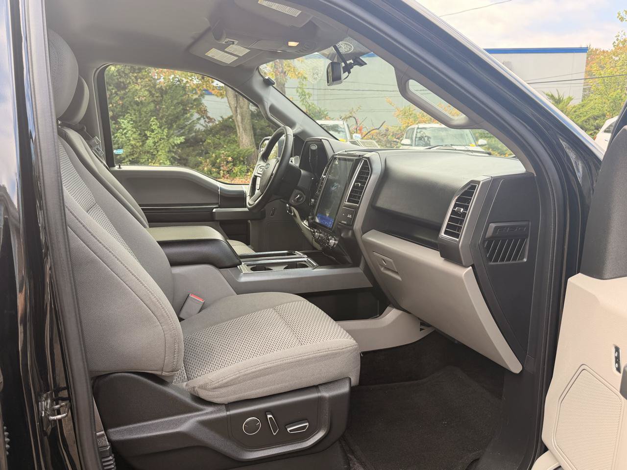 Used 2016 Ford F150 XLT w/ Equipment Group 302A Luxury AWD/4WD image 28
