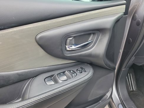 Used 2017 Nissan Murano SV w/ Premium Plus Package image 6