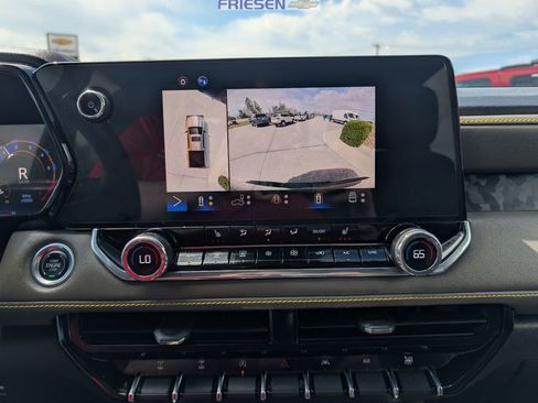 Used 2024 Chevrolet Colorado ZR2 w/ Technology Package image 18