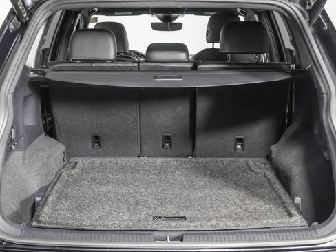 Used 2022 Volkswagen Tiguan SE R-Line image 40