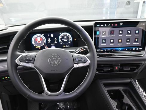New 2026 Volkswagen Tiguan SE image 37