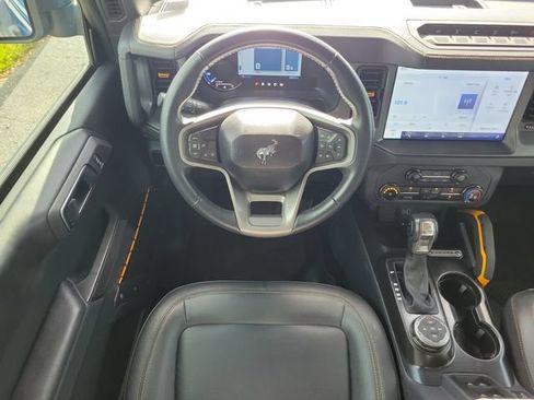 Certified 2024 Ford Bronco Badlands w/ Sasquatch Package AWD/4WD image 8