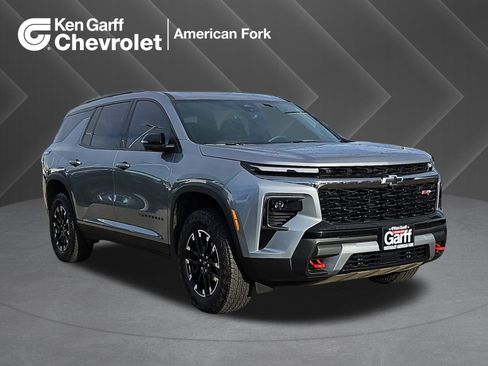 Used 2025 Chevrolet Traverse Z71 image 1