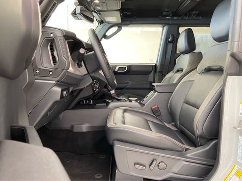 New 2026 Ford Bronco Outer Banks w/ Sasquatch Package AWD/4WD image 11