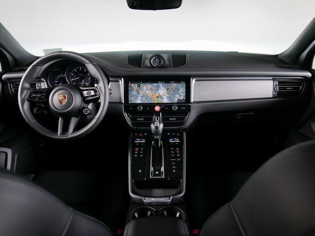 Certified 2026 Porsche Macan AWD/4WD image 12