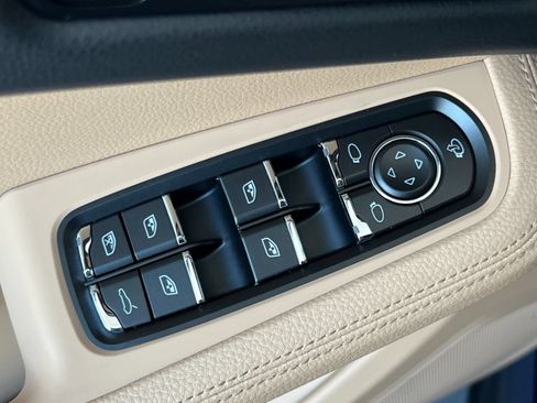Certified 2025 Porsche Macan S AWD/4WD image 13