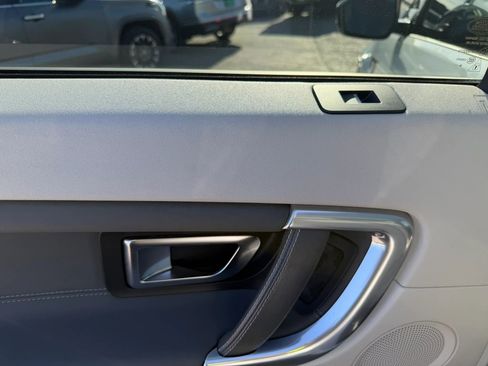 Used 2017 Land Rover Discovery Sport HSE image 14