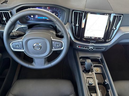 Used 2025 Volvo XC60 B5 Core w/ Protection Package Premier AWD/4WD image 13