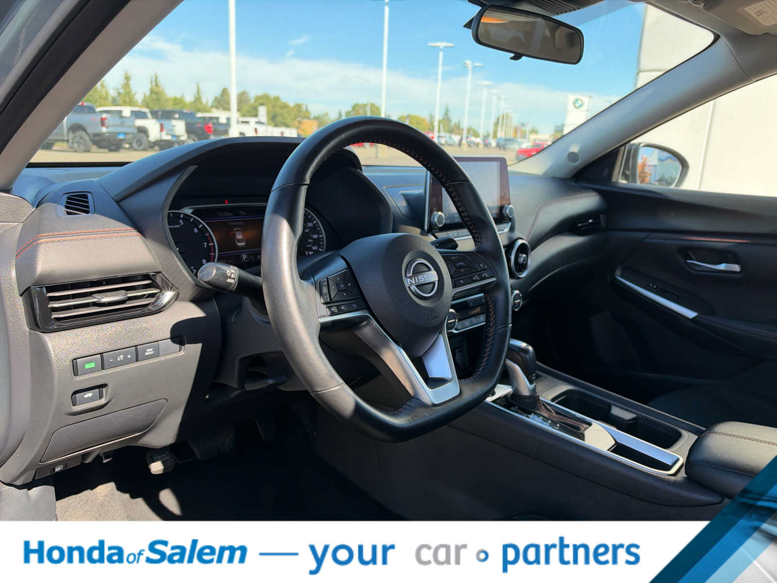 Used 2025 Nissan Sentra SR FWD image 2