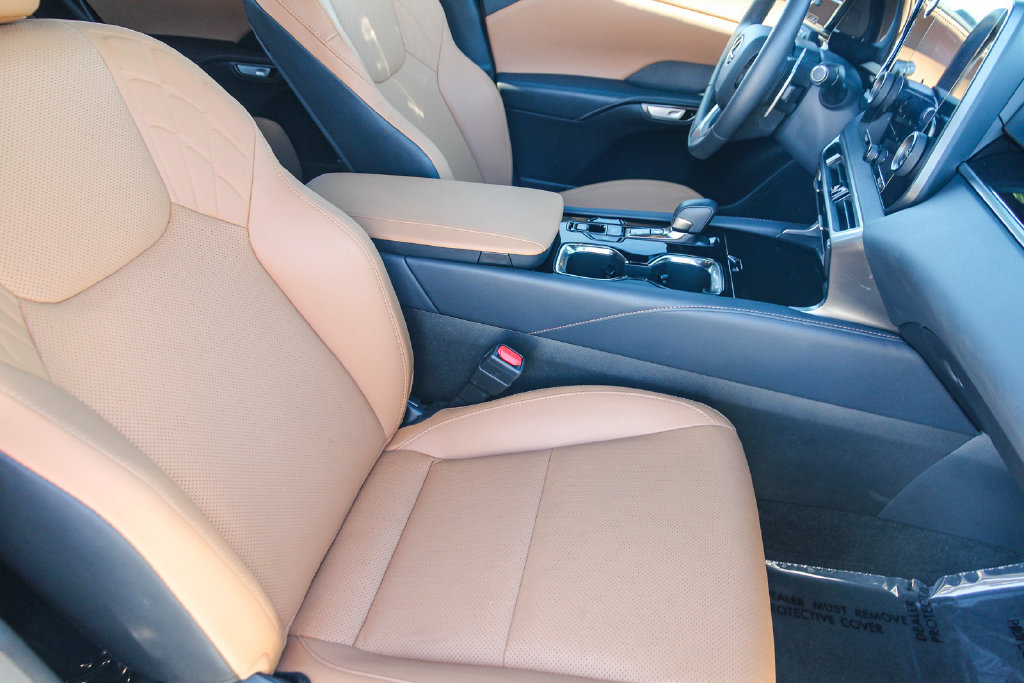 Certified 2025 Lexus RX 350 FWD w/ Accessory Package image 18