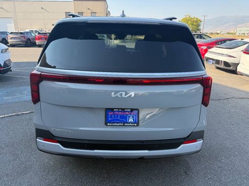 Used 2025 Kia Carnival EX FWD image 7