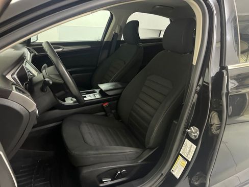 Used 2019 Ford Fusion SE FWD image 18