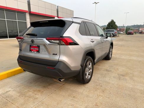 Used 2024 Toyota RAV4 XLE w/ Convenience Package FWD image 9