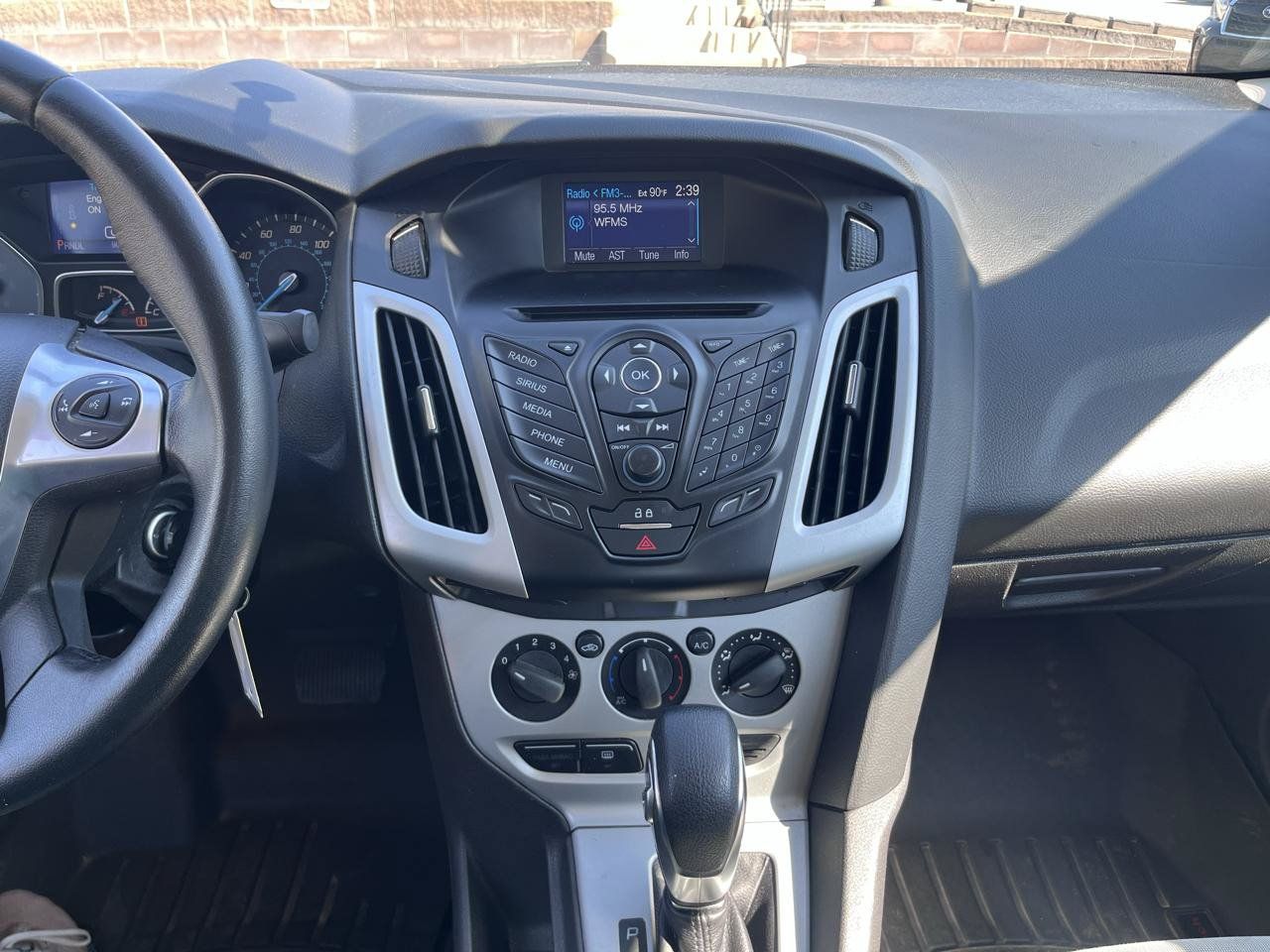 Used 2014 Ford Focus SE w/ SE Sport Package FWD image 29