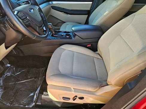 Used 2017 Ford Explorer XLT image 15