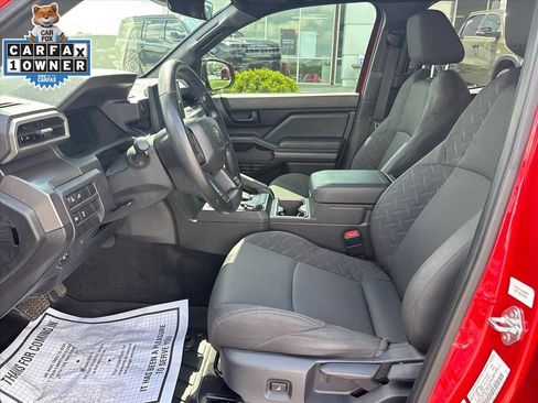 Used 2025 Toyota Tacoma SR5 AWD/4WD image 11