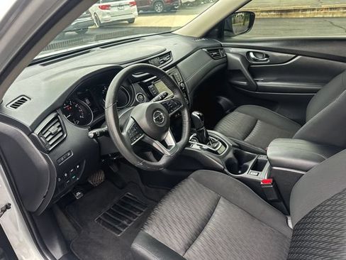 Used 2020 Nissan Rogue SV FWD image 13