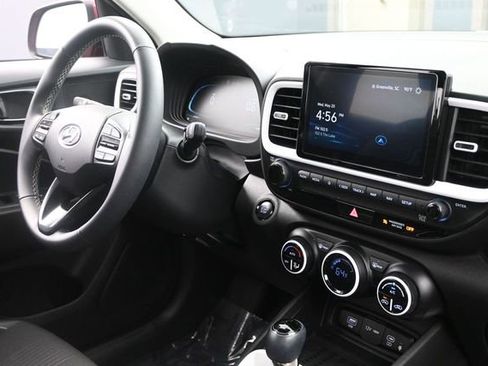 Used 2024 Hyundai Venue Limited FWD image 30