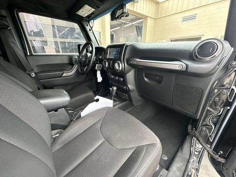 Used 2016 Jeep Wrangler Unlimited Sport w/ Quick Order Package 24S AWD/4WD image 28