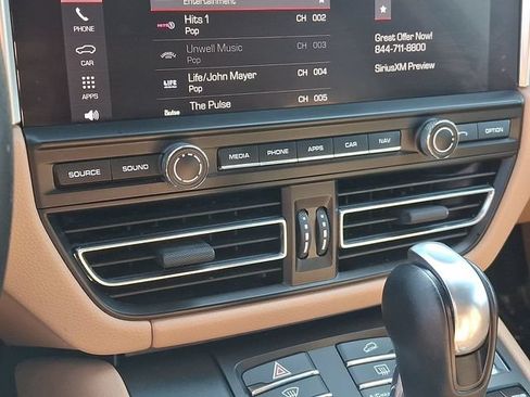 Used 2019 Porsche Macan AWD/4WD image 18