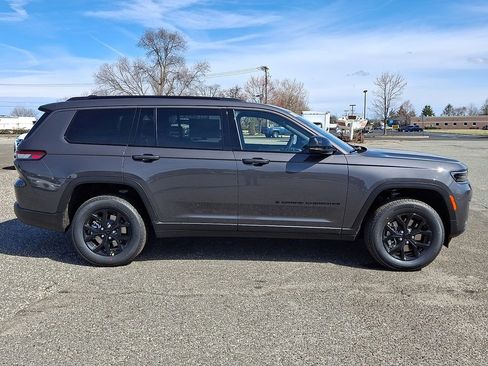 New 2026 Jeep Grand Cherokee L 4WD image 9