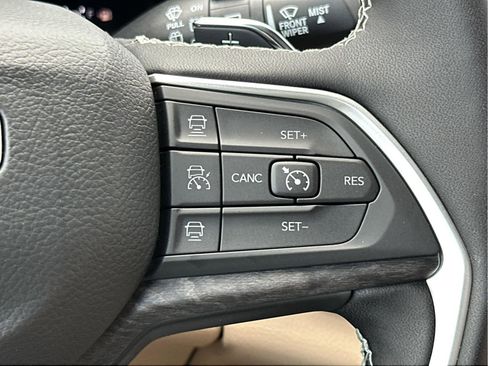 New 2025 Jeep Grand Cherokee Limited w/ Trailer Tow Package image 32