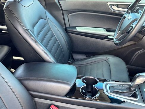 Used 2018 Ford Edge SEL w/ Equipment Group 201A FWD image 9