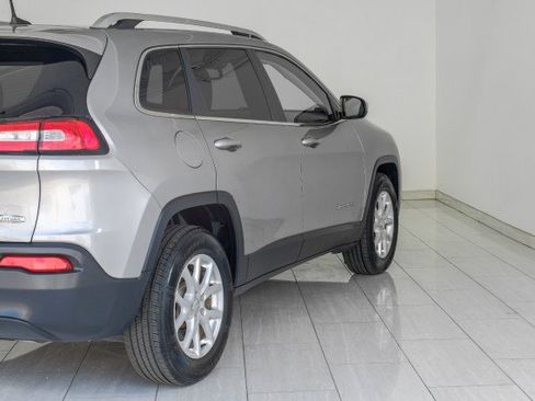 Used 2016 Jeep Cherokee Latitude w/ Cold Weather Group AWD/4WD image 69