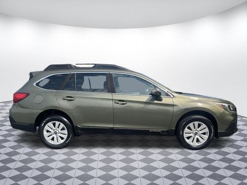 Used 2018 Subaru Outback 2.5i Premium AWD/4WD image 2