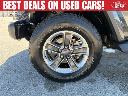 Used 2018 Jeep Wrangler Unlimited Sahara AWD/4WD image 18