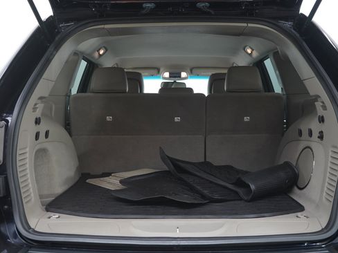 Used 2011 Jeep Grand Cherokee Laredo image 16