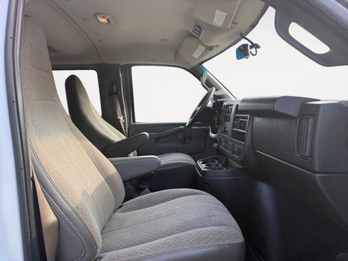 Used 2017 Chevrolet Express 3500 LT w/ LT Preferred Equipment Group image 10