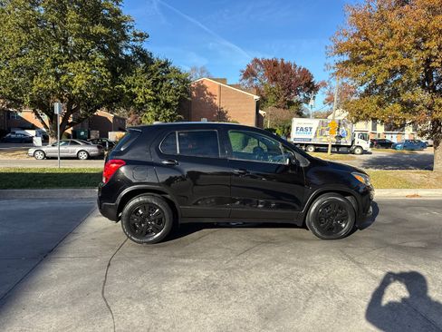 Used 2017 Chevrolet Trax LS image 8