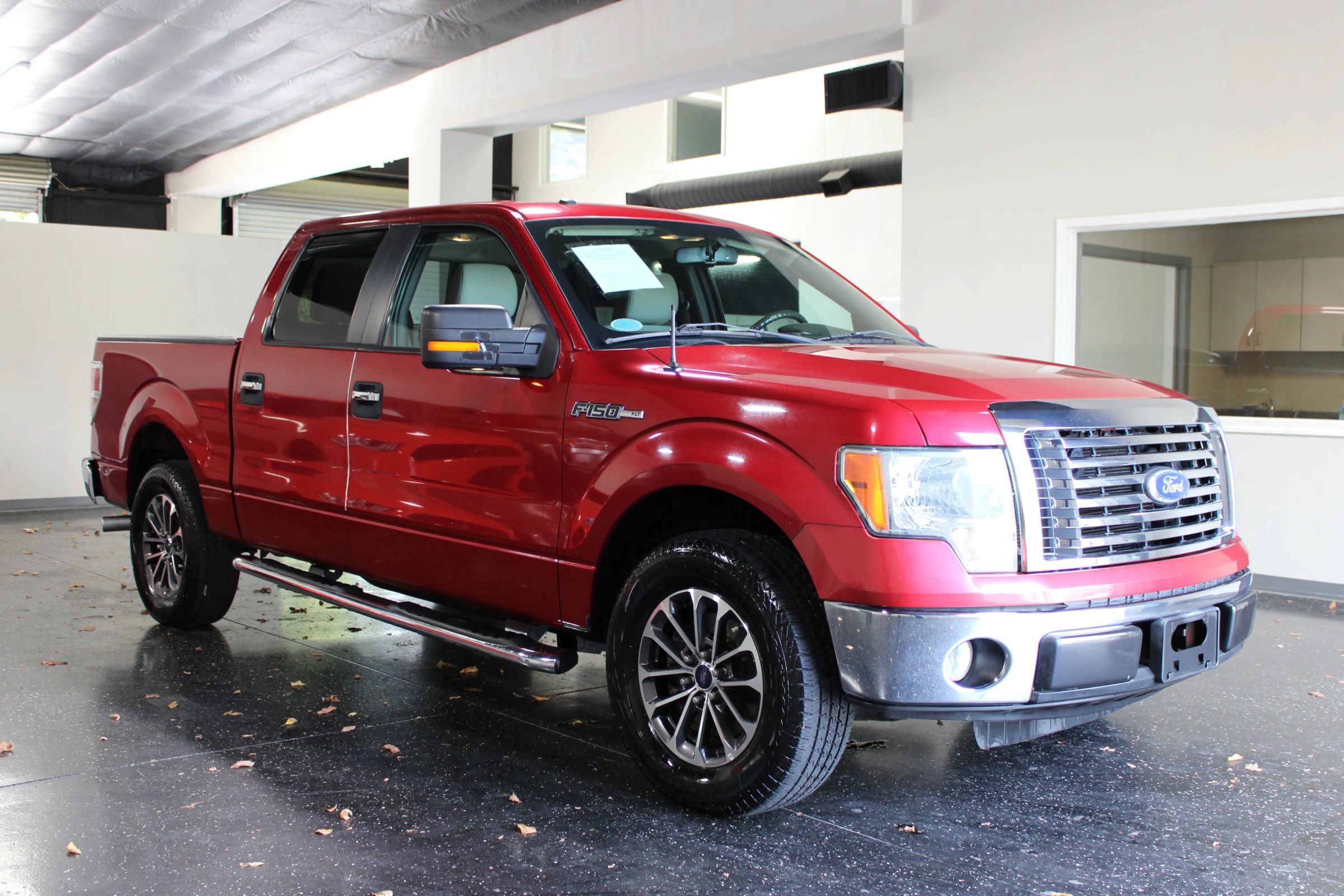 Used 2010 Ford F150 XLT RWD image 2