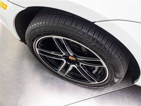 Used 2021 Porsche Macan AWD/4WD image 13