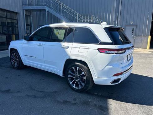 Certified 2023 Jeep Grand Cherokee Overland w/ Luxury Tech Group IV AWD/4WD image 7
