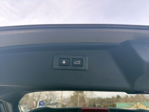 Used 2024 Subaru Outback Premium image 31