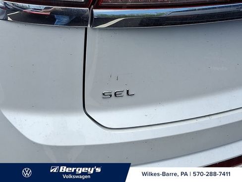Used 2024 Volkswagen Atlas Cross Sport SEL R-Line AWD/4WD image 12