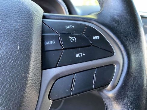 Used 2020 Jeep Grand Cherokee Altitude RWD image 24
