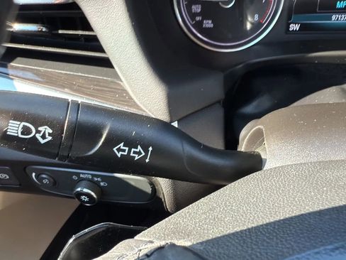Used 2019 Buick Enclave Essence AWD/4WD image 14