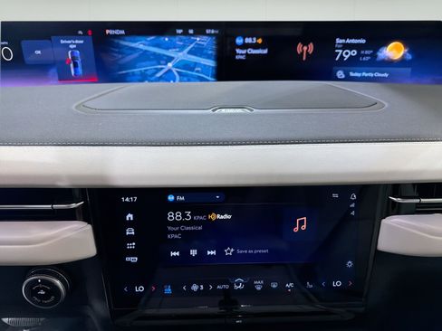 New 2026 Lincoln Navigator Premiere AWD/4WD image 17