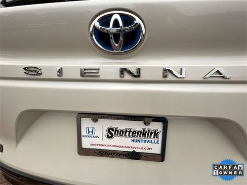 Used 2021 Toyota Sienna Limited image 37