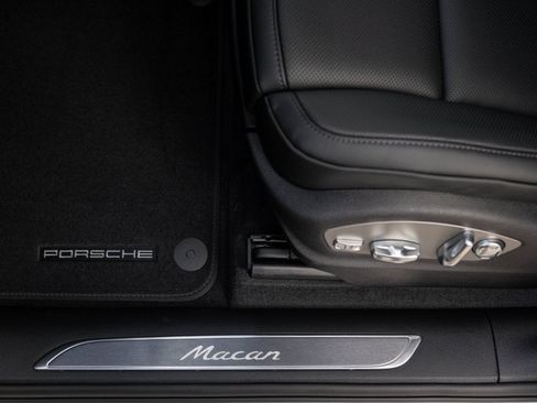 Certified 2026 Porsche Macan AWD/4WD image 21