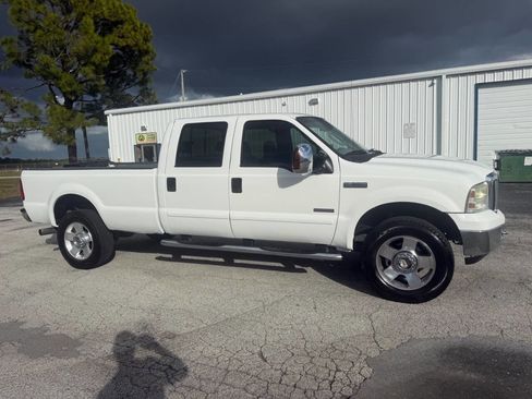 Used 2006 Ford F350 Lariat image 2