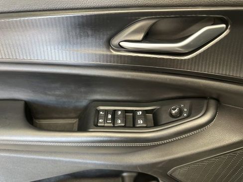 Used 2023 Jeep Grand Cherokee L Laredo image 24