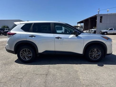 Used 2024 Nissan Rogue S AWD/4WD image 4