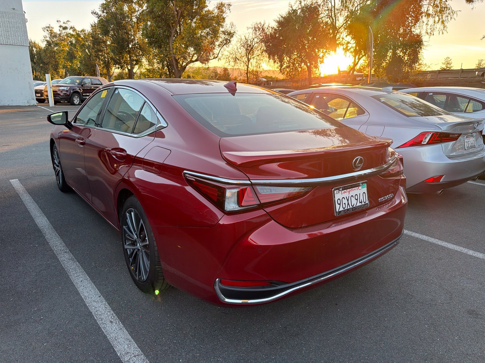 Used 2023 Lexus ES 300h w/ Premium Package FWD image 4