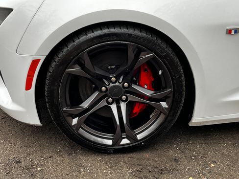 Used 2018 Chevrolet Camaro SS image 16