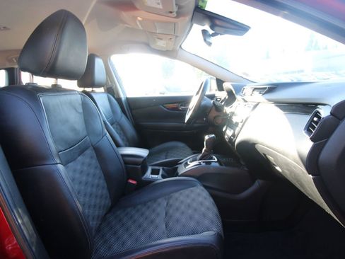 Used 2022 Nissan Rogue Sport SV w/ Technology Package image 18